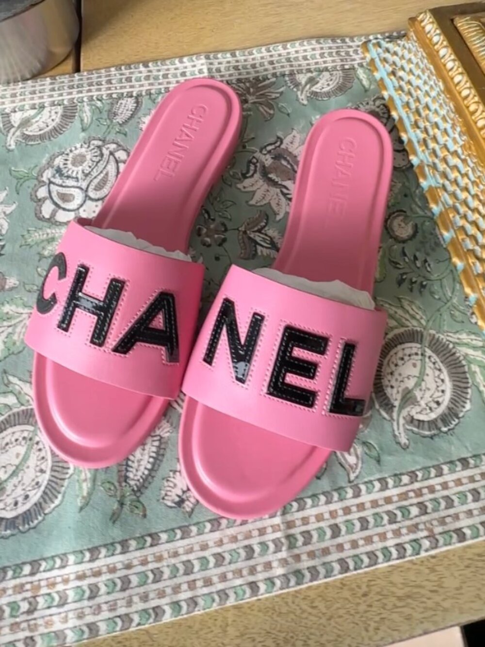 New! Chanel 2023 Leather Slides Sandals Pink Logo 37